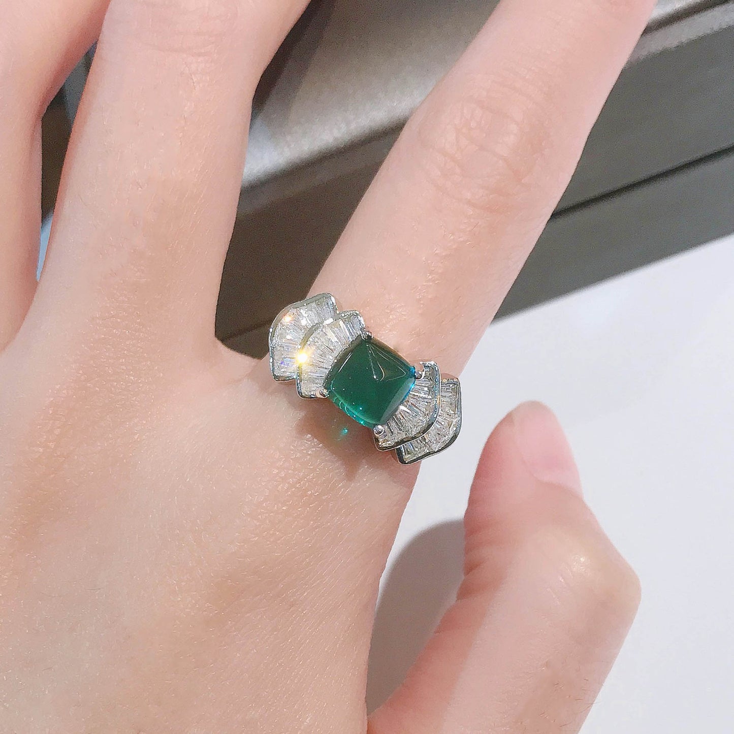 Imitation natural Colombian bred emerald sugar tower ring